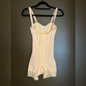 Woman’s Seamless Slimming Body Shapewear